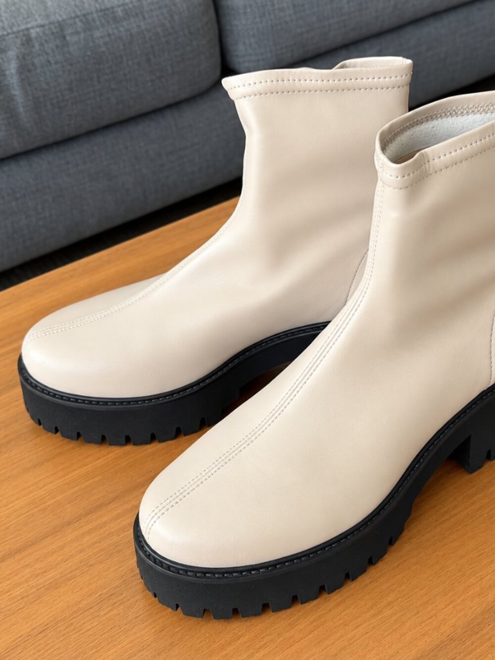 FRAME Bone Leather Lug Sole Ankle Boots EU40 US9 Made in Portugal - Picture 6 of 6